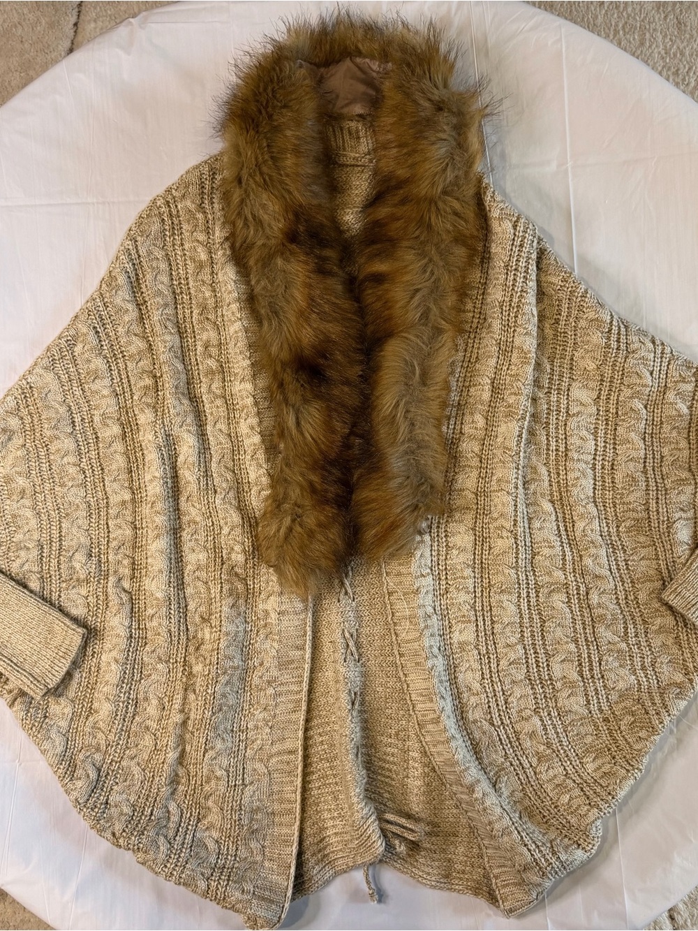 Cable Knit Cocoon Cardigan Sweater with Removable Faux Fur Collar – Beige/Taupe